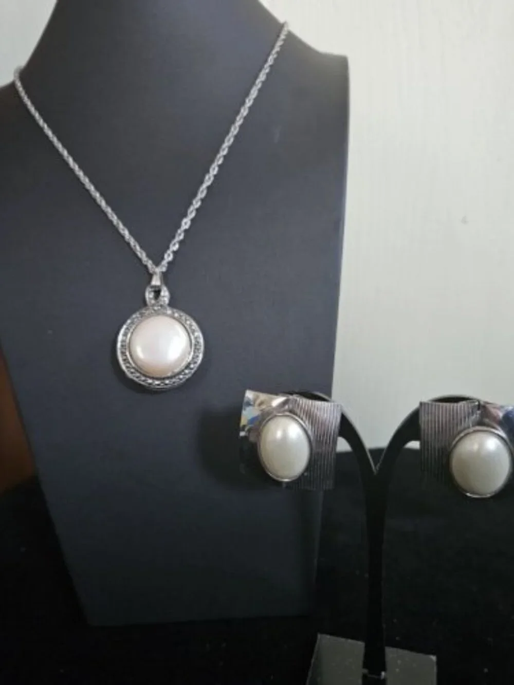 AVON Art Deco Marcasite Faux Pearl Pendant Reversible Necklace & Earring Set